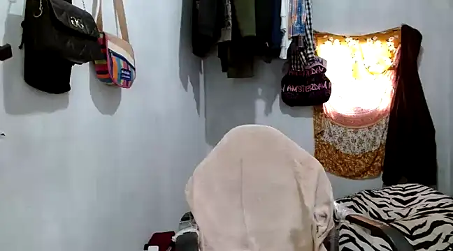 angelamarie1 online show from 13, 3, 2025