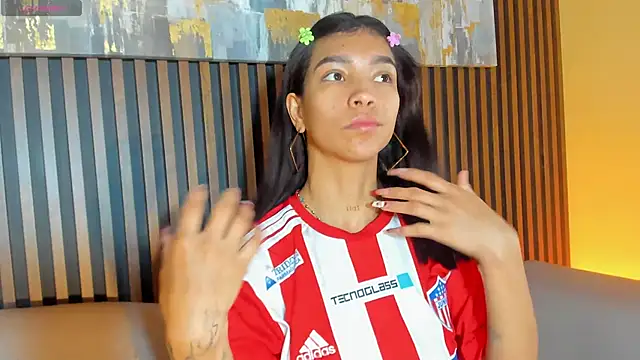 LauraAristizabal online show from 16, 12, 2025