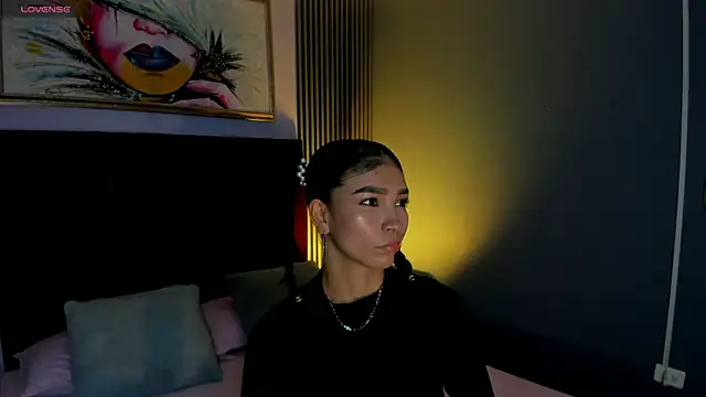 LauraAristizabal online show from 15, 4, 2026