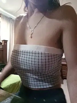 Snapshot of MINI_Petite chatting on 24, 5, 2026 MINI Petite online show from 24, 5, 2026