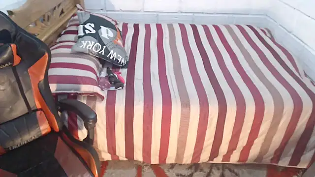 sexyjustin202 online show from 18, 10, 2025