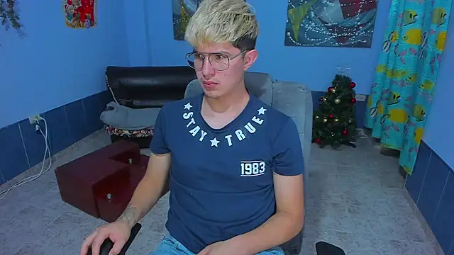 patrik 027 online show from 4, 12, 2025