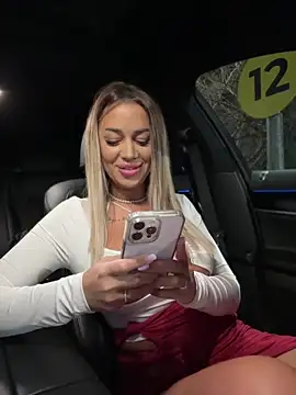Snapshot of KirstieVegas chatting on 12, 1, 2025 KirstieVegas online show from 12, 1, 2025