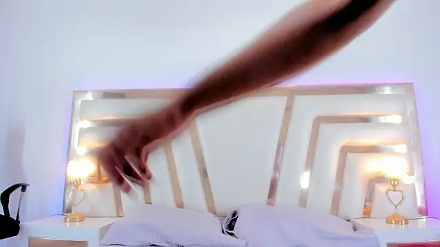 Aisharhodes00 online show from 10, 2, 2025