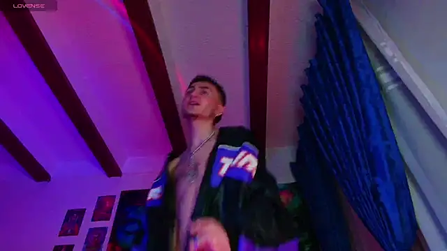 Snapshot of dimitri-bilak chatting on 5, 12, 2024 dimitri-bilak online show from 5, 12, 2024