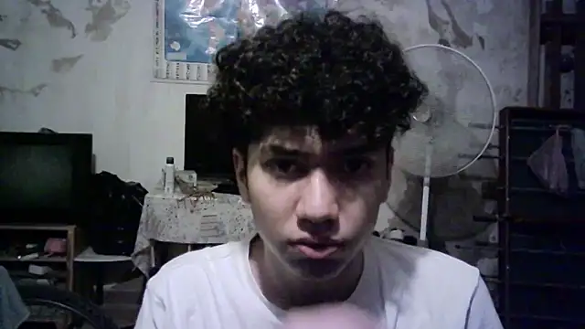 Snapshot of Emv2 chatting on 11, 2, 2026 Emv2 online show from 11, 2, 2026