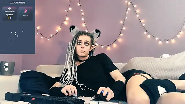 Littlepinkcat online show from 23, 2, 2025