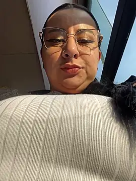 Abril Luv online show from 11, 3, 2025