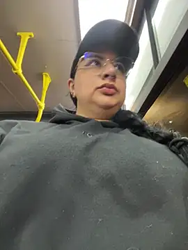 Abril Luv online show from 15, 3, 2025