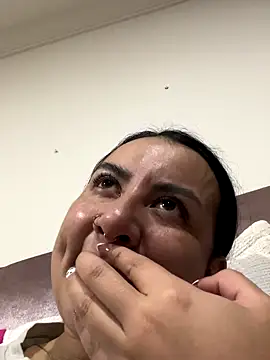 Abril Luv online show from 10, 9, 2025