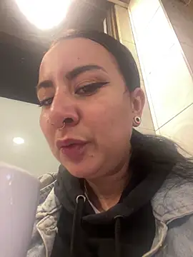 Abril Luv online show from 27, 9, 2025