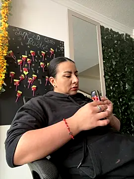 Abril Luv online show from 13, 10, 2025