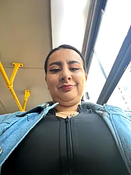 Abril Luv online show from 3, 12, 2025