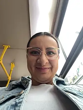 Abril Luv online show from 2, 4, 2026