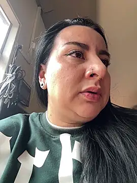 Abril Luv online show from 12, 7, 2026