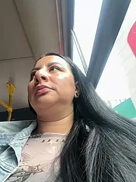 Abril Luv online show from 14, 7, 2026