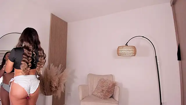 wandathompson  online show from 7, 3, 2025