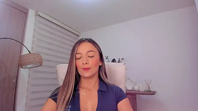 wandathompson  online show from 10, 4, 2026