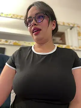 Snapshot of andra_rose chatting on 28, 1, 2025 andra rose online show from 28, 1, 2025