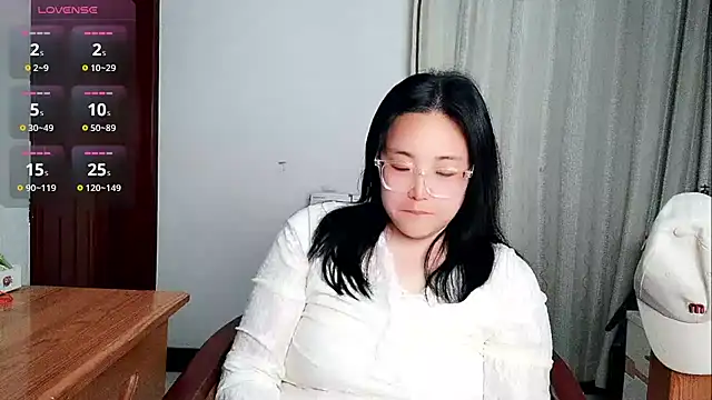 Vivianangn-e online show from 16, 4, 2026