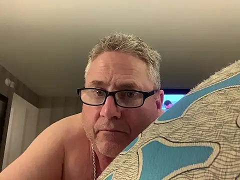 Snapshot of iwantutocum1X chatting on 31, 5, 2026 iwantutocum1X online show from 31, 5, 2026