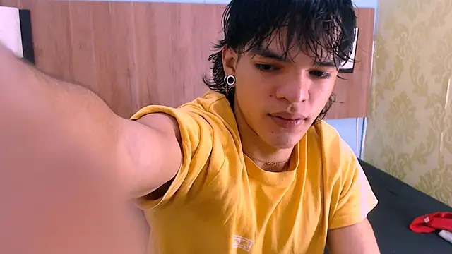 AlbertBernal69 online show from 10, 2, 2025