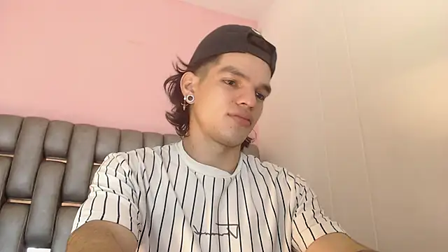 AlbertBernal69 online show from 6, 3, 2025