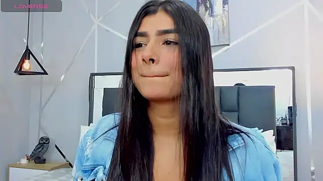 Snapshot of ZiaCalifa chatting on 6, 3, 2025 ZiaCalifa online show from 6, 3, 2025