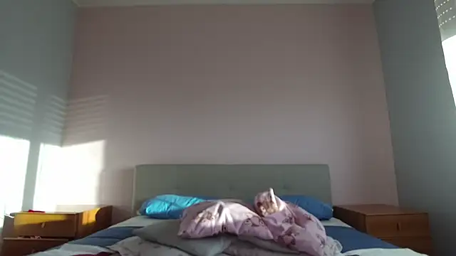 Chiara 2002 online show from 24, 4, 2026