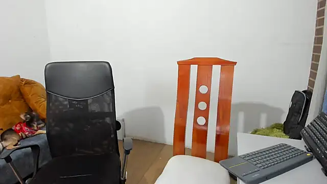  girls on fire  online show from 26, 2, 2025