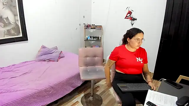  girls on fire  online show from 27, 3, 2026