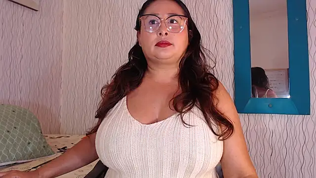 NadiaWhite online show from 10, 9, 2025