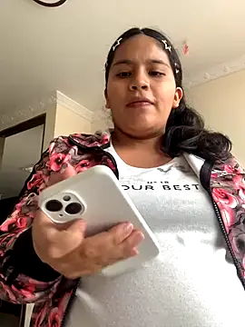 Snapshot of moncerrat_luna chatting on 8, 10, 2025 moncerrat luna online show from 8, 10, 2025