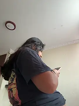 Snapshot of moncerrat_luna chatting on 20, 10, 2025 moncerrat luna online show from 20, 10, 2025