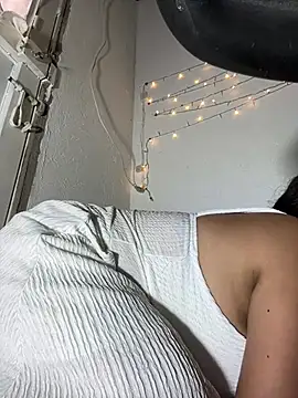 moncerrat luna online show from 9, 3, 2026