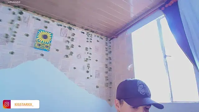 Snapshot of kisstarxxx chatting on 16, 10, 2025 kisstarxxx online show from 16, 10, 2025