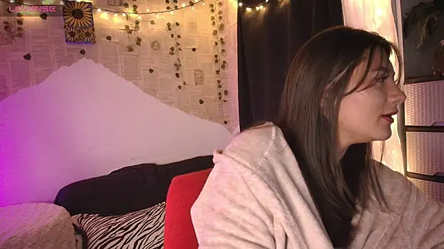 Snapshot of kisstarxxx chatting on 19, 10, 2025 kisstarxxx online show from 19, 10, 2025