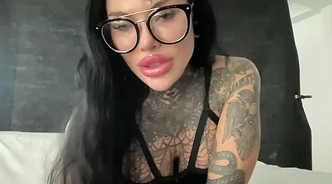 claudiacvc95 online show from 3, 3, 2025