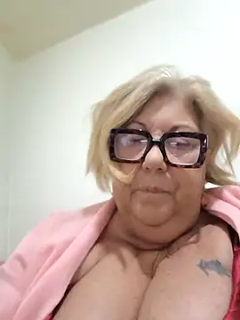 Snapshot of Merilulla chatting on 2, 4, 2026 Merilulla online show from 2, 4, 2026