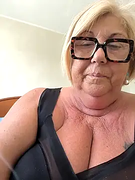 Snapshot of Merilulla chatting on 10, 4, 2026 Merilulla online show from 10, 4, 2026