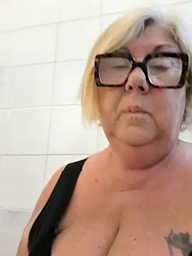 Snapshot of Merilulla chatting on 11, 4, 2026 Merilulla online show from 11, 4, 2026