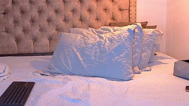 KeryHillson online show from 14, 12, 2025