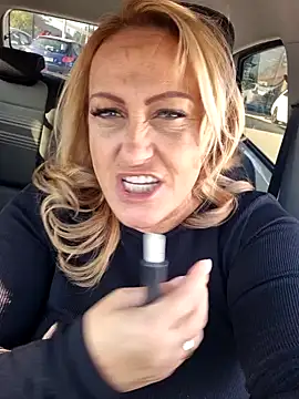 Isabellaa04 online show from 8, 10, 2025