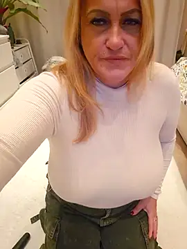 Isabellaa04 online show from 28, 11, 2025