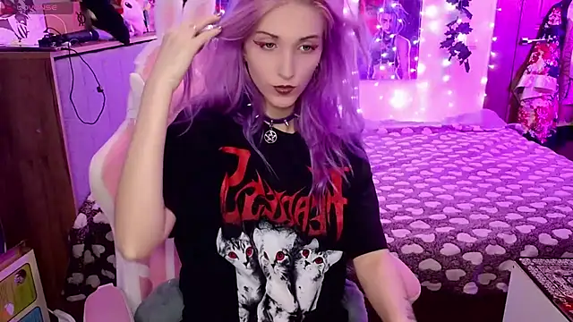 Violet Noir online show from 28, 1, 2025