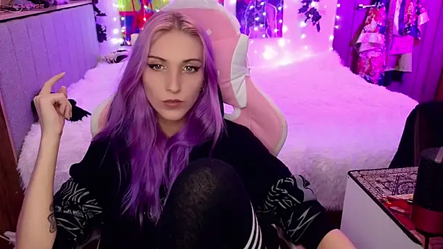 Violet Noir online show from 30, 1, 2025