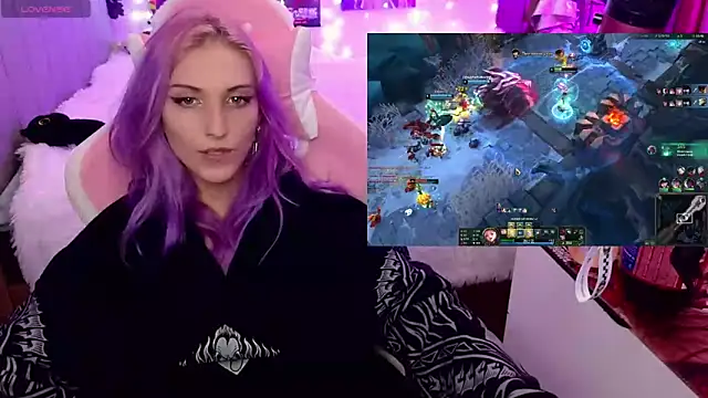 Violet Noir online show from 30, 1, 2025