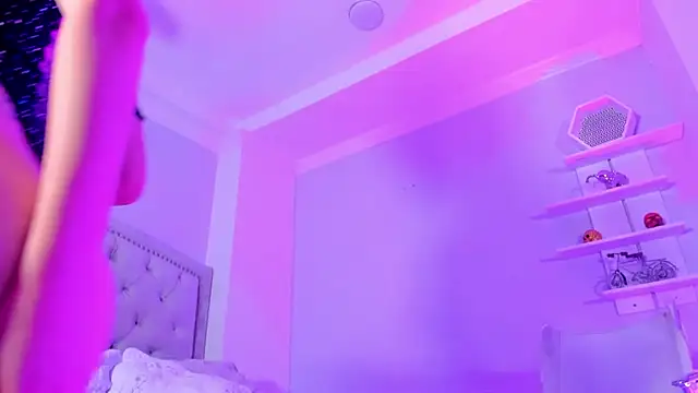 CamileHolmes online show from 27, 2, 2025