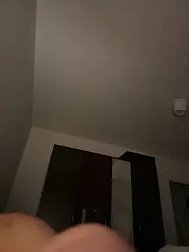 Tomhot3869 online show from 15, 10, 2025