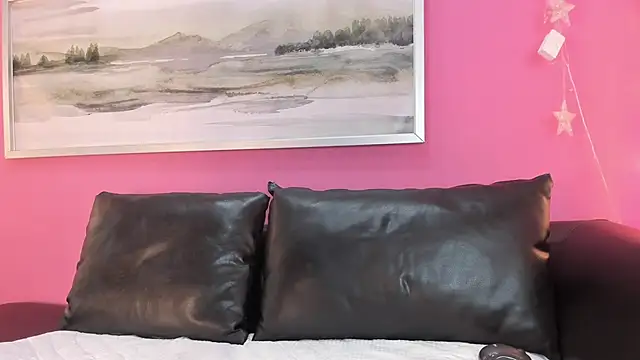 Tiffanysurez  online show from 16, 9, 2025